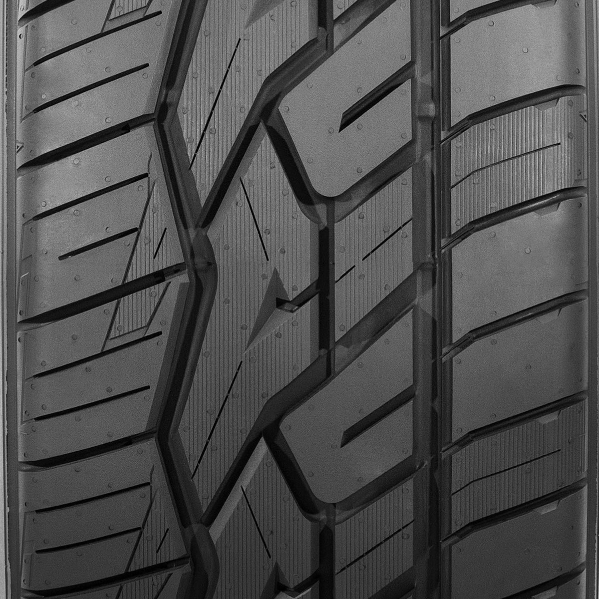 All Season 285/40R22 110W XL Light Truck Tire L441