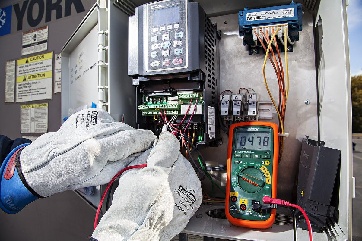 True RMS Professional MultiMeter with NCV and Temperature Measurements O96282