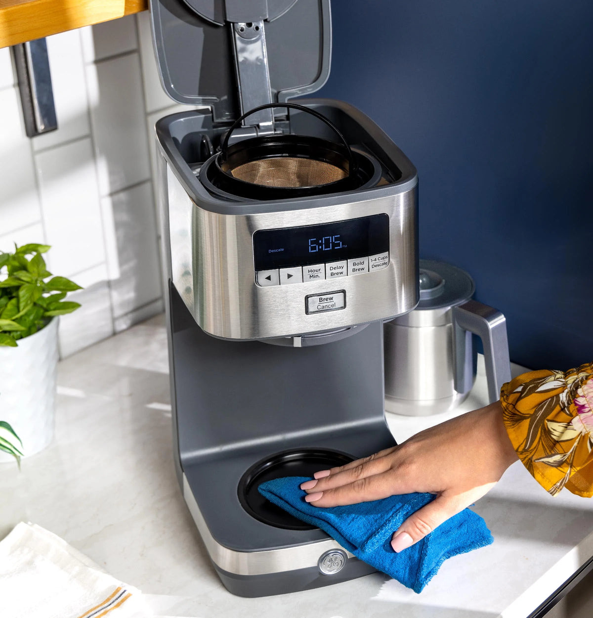 10 Cup Drip Coffee Maker with Single Serve X886166
