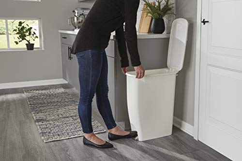 White 11.3 Gallon Plastic Step On Trash Can H438481