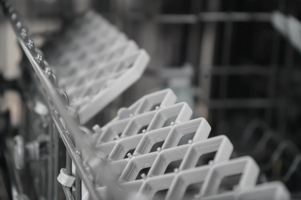 18 Wide Built-in Dishwasher in White J385216