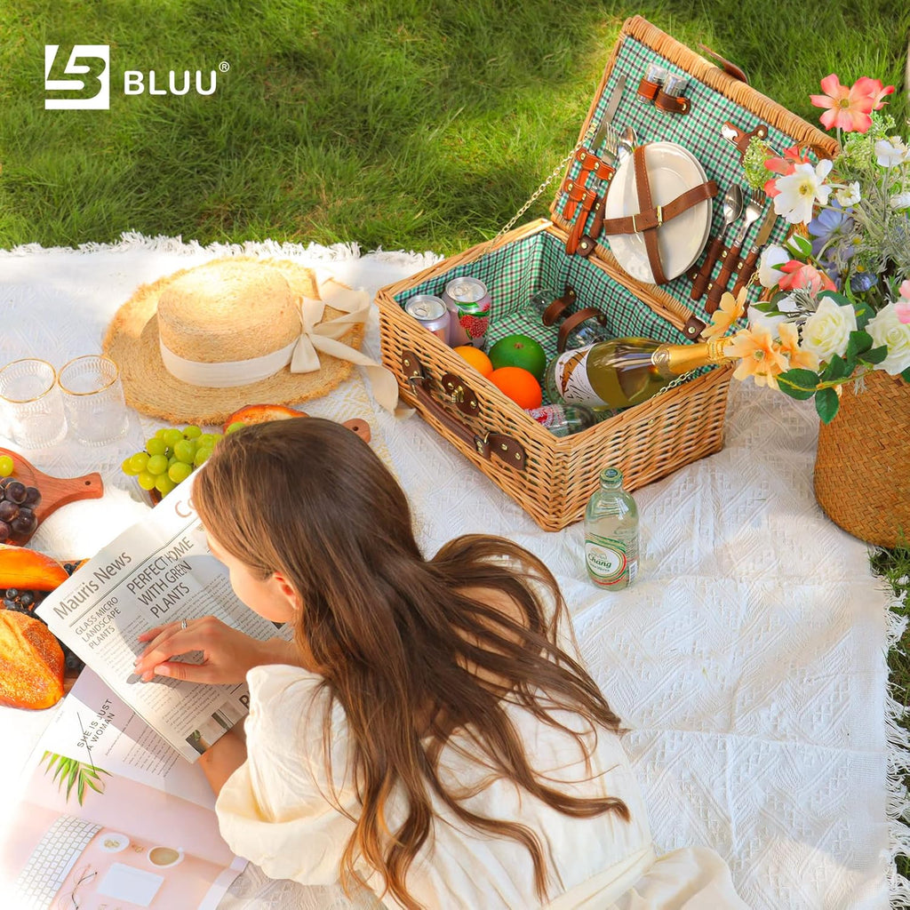 Small Wicker Picnic Basket for 2 Persons with Cutlery K654523