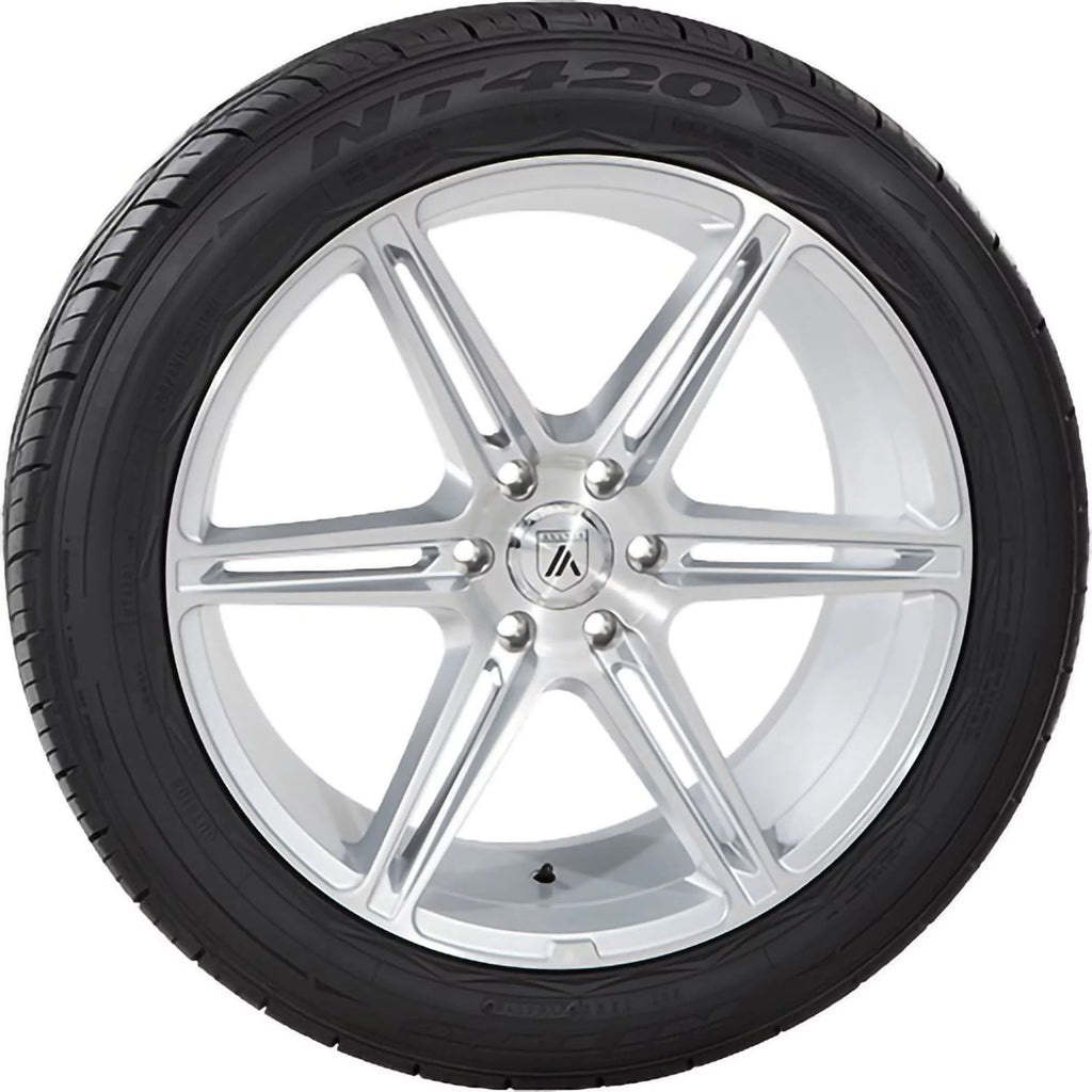 All Season 285/40R22 110W XL Light Truck Tire L441